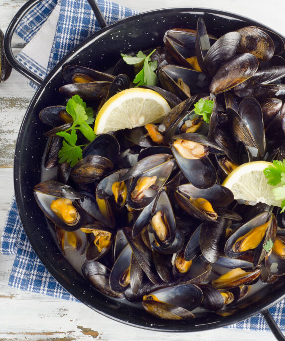 A bowl of mussels