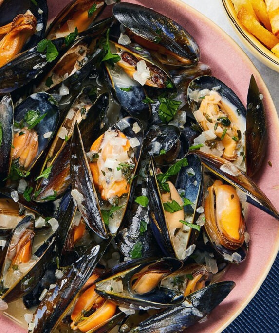A bowl of mussels